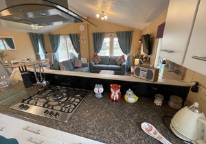 Luxury lakeside lodge with sunken hot tub prime location on bull rush lake @tattershall lakes