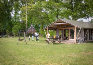 Luxury Lodge in Reesprong with Garden Fire Pit