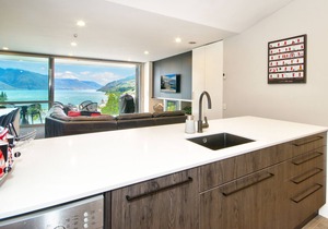 Luxury on the Lake by Southern Comfort Accommodation