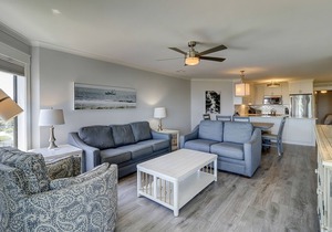Luxury Private Oceanfront Condo w/Balcony, Free WiFi, & Shared Outdoor Pool