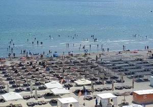 Luxury Promenada Apartment - Frontal Beachfront Mamaia Nord