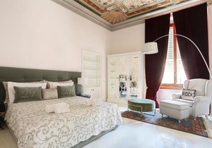 LUXURY suite with amazing Terrace in Florence-hosted by Sweetstay