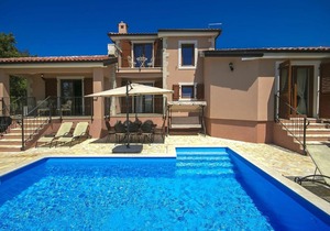 Luxury Villa in Fuskulin with Swimming Pool and Jacuzzi