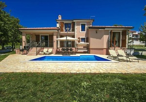 Luxury Villa in Fuskulin with Swimming Pool and Jacuzzi