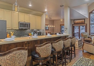 Luxury w/Mountain Views + Ski-in/Ski-out - Pines 75 Townhome
