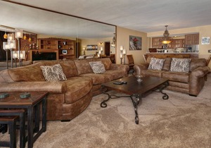 Luxury Waterfront Condo on Lake Dillon, Views, Pool, Hot tub, Walk to Lake