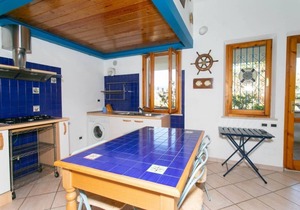 M025 - Marcelli, three-room apartment with terrace 200 meters from the sea