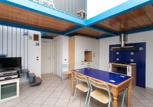 M025 - Marcelli, three-room apartment with terrace 200 meters from the sea