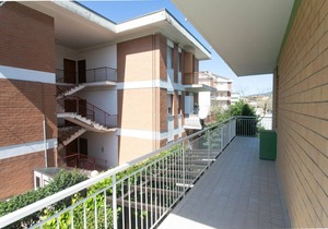 M027 - Marcelli, three-room apartment with terrace 150 meters from the sea