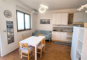 M195 - Marcelli, three-room apartment with terrace 200m from the sea
