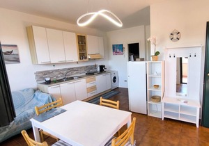 M195 - Marcelli, three-room apartment with terrace 200m from the sea