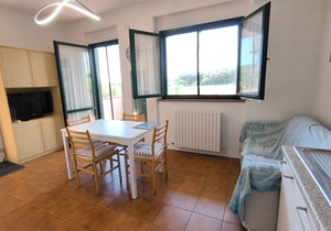 M195 - Marcelli, three-room apartment with terrace 200m from the sea