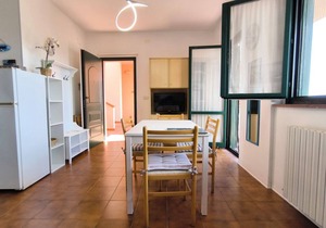 M195 - Marcelli, three-room apartment with terrace 200m from the sea