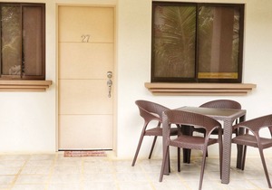 Main Floor 2 Bedroom Just 70m From the Beach