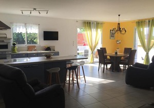 Maison à Longeville-sur-Mer : Plage, Surf et Détente - FR-1-336-109