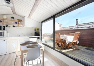 Maison ancienne au cœur du village des Portes-en-Ré avec terrasse et 2 chambres - FR-1-434-94