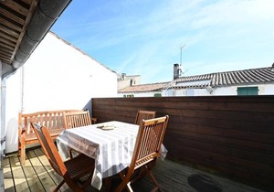 Maison ancienne au cœur du village des Portes-en-Ré avec terrasse et 2 chambres - FR-1-434-94