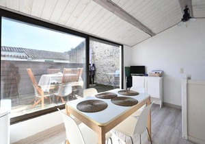 Maison ancienne au cœur du village des Portes-en-Ré avec terrasse et 2 chambres - FR-1-434-94