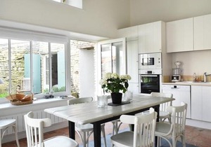 Maison au Charme du Village avec Jardin et Wi-Fi - 2 Chambres, 2 Salles d'eau, Cheminée - FR-1-434-11