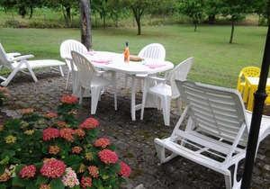 Maison Indépendante avec Grand Jardin et Cheminée, Proche Saint Pourçain - Confort et Tranquillité - FR-1-489-38