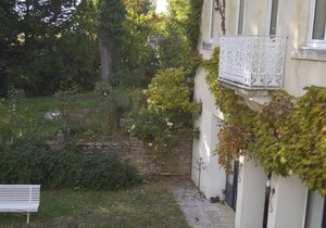 Maison l'Amérique welcome you to one of their room. Dogs are also welcomed