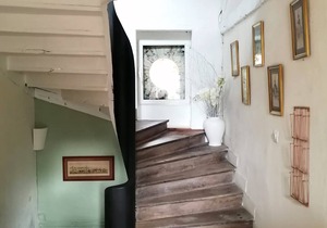 Maison l'Amérique welcome you to one of their room. Dogs are also welcomed