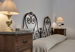 Malvasia-standard room for 2 in the main village