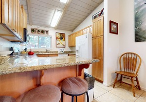 Mammoth Estates 127 Large Mountain Cabin, Private Washer Dryer, Phenomenal location, Steps from The Village by RedAwning
