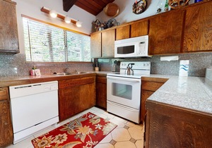 Mammoth Estates 227 Mountain rustic with Wood Burning Fireplace, Amazing location by RedAwning