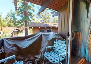 Mammoth Estates 227 Mountain rustic with Wood Burning Fireplace, Amazing location by RedAwning