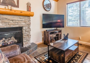 Mammoth Gateway Village #11 - Highly Updated Townhome - 3 Bed + Loft, Sleeps 8