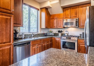Mammoth Gateway Village #11 - Highly Updated Townhome - 3 Bed + Loft, Sleeps 8