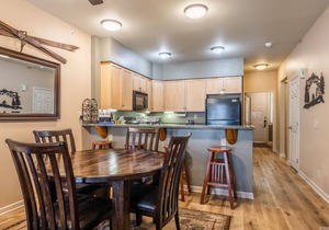 Mammoth Green #105 - Nearly Ski-in Ski-Out Updated 2 Bedroom 2 Bath, Sleeps 6