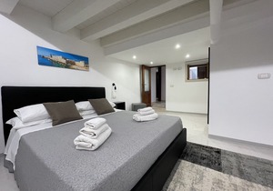 Maniace apartment