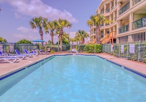 MANY NEW UPGRADES 4 BR Oceanfront , Direct Oceanfront Beachfront, walk to dining
