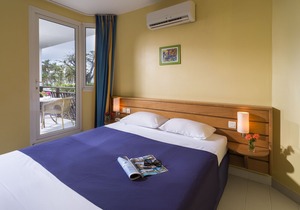 MARCO-POLO on the beach in the heart of MANGANAO