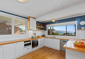 Marengo Beach House - Superb views, walk to beach