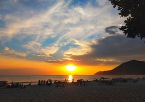 MARESIAS! = FLAT 04 = EXCELLENT COND. CLOSED -16 FLATS WITH COZ. 1 TO 4 PEOPLE!