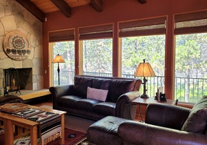 Meadows Hideaway with Hot Tub, A/C & Scenic Deck