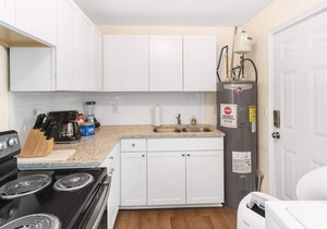 Midtown Apartment, Near Parks! The Bricks 3 Units!