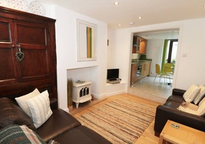 MILL BRIDGE COTTAGE, with a garden in Castleton, Peak District