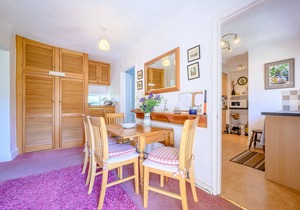 MILL BROW APARTMENT, character holiday cottage in Kirkby Lonsdale