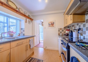 MILL BROW APARTMENT, character holiday cottage in Kirkby Lonsdale