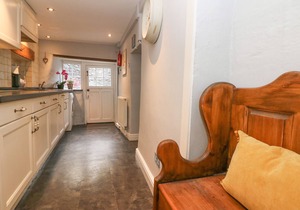 MILLSTREAM COTTAGE, family friendly in Castleton, Peak District