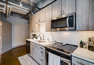 MINNeSTAY* Sable 401 Studio | Target Field