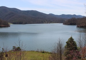 Misty Waters Getaway. Watauga River/Lake