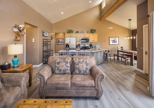 Moab Basecamp! 10 min to Arches | Pool & Hot tub