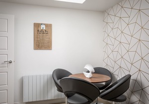 Modern 2 Bedroom Town Centre Apartment