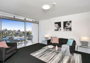 Modern 2br Apartment With Views Haris