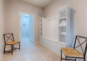 Modern 8 Bed 6 Bath House - Fully equipped home with pool, amenities & more